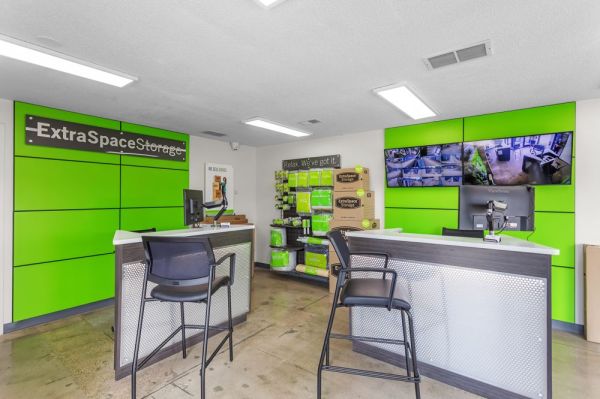 Extra Space Storage - 2191 - Jeffersonville - 1713 1/2 E 10th St - 1713 1/2 East 10th Street