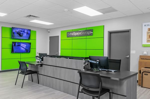 Extra Space Storage - 7418 - Lakeland - Drane Field Rd - 2701 Drane Field Road