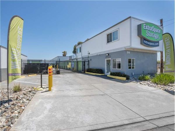 Extra Space Storage - 1053 - Oakland - Fallon St - 210 Fallon Street