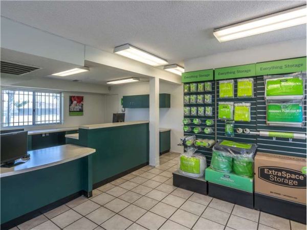 Extra Space Storage - 1070 - Inglewood - W Century Blvd - 3846 West Century Boulevard