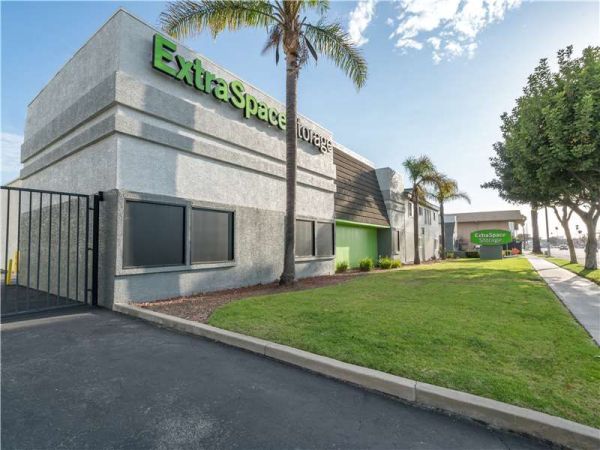 Extra Space Storage - 1070 - Inglewood - W Century Blvd - 3846 West Century Boulevard