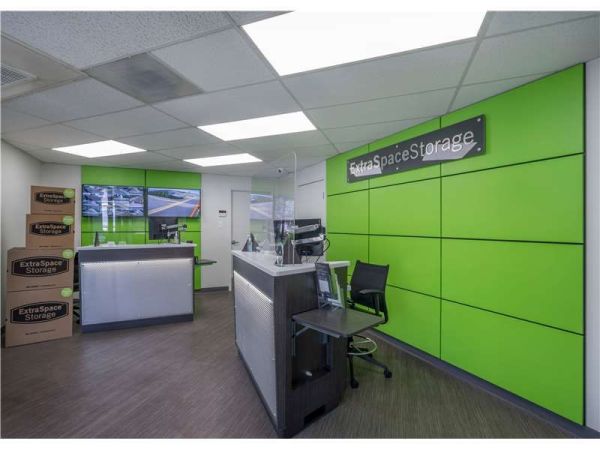 Extra Space Storage - 1103 - Chatsworth - Devonshire St - 21536 Devonshire Street