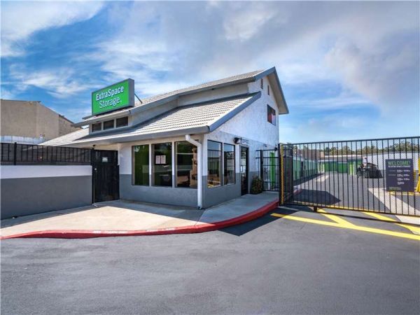 Extra Space Storage - 0176 - Fallbrook - W Aviation Rd - 372 West Aviation Road