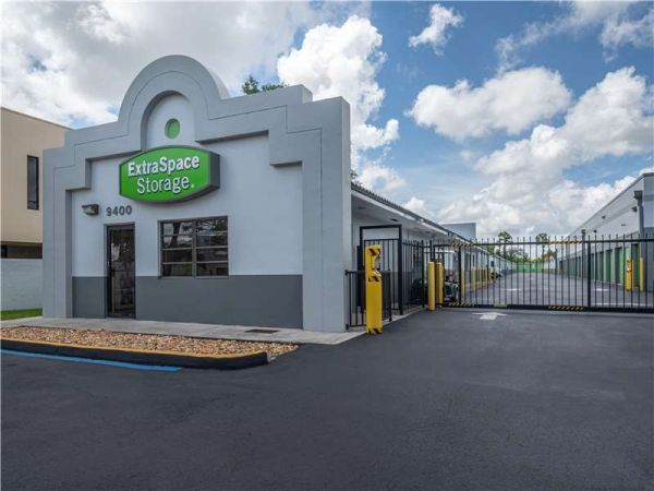 Extra Space Storage - 0209 - Miami - Sunset Dr West - 9400 Florida 986