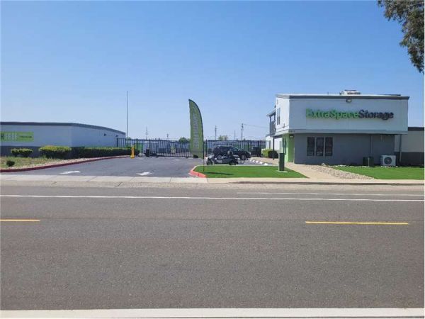 Extra Space Storage - 0274 - Rancho Cordova - Mercantile Dr - 2410 Mercantile Drive