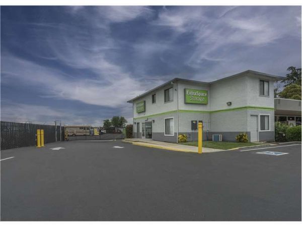 Extra Space Storage - 0420 - Roseville - 6th St - 540 6th Street