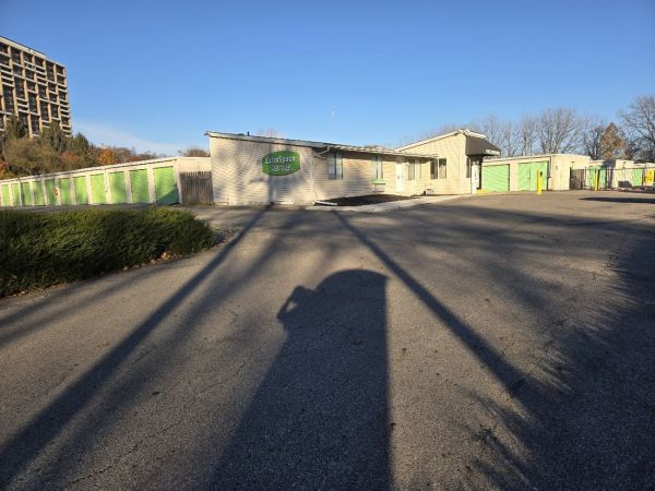 Extra Space Storage - 0509 - Columbus - Urlin Avenue - 900 Urlin Avenue
