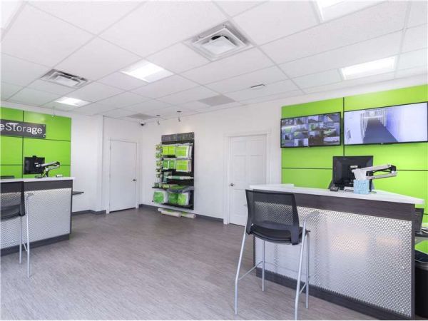 Extra Space Storage - 0525 - Columbus - Kenny Rd - 4616 Kenny Road