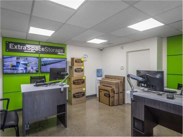 Extra Space Storage - 0829 - Hilliard - Parkway Ln - 3450 Parkway Lane