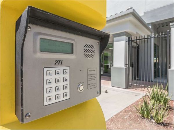 Extra Space Storage - 1250 - Sacramento - B Street - 3000 B Street