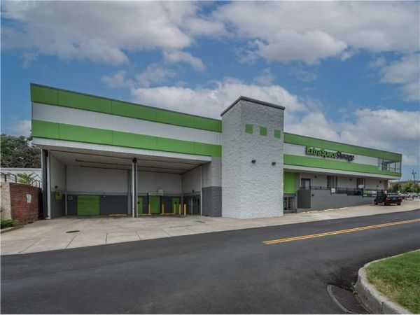 Extra Space Storage - 1439 - Baltimore - N Howard St - 2400 North Howard Street