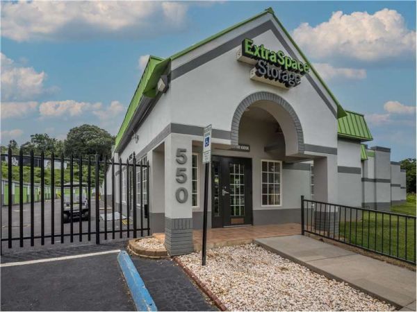 Extra Space Storage - 8192 - Winston-Salem - Peters Creek Pkwy - 550 Peters Creek Parkway
