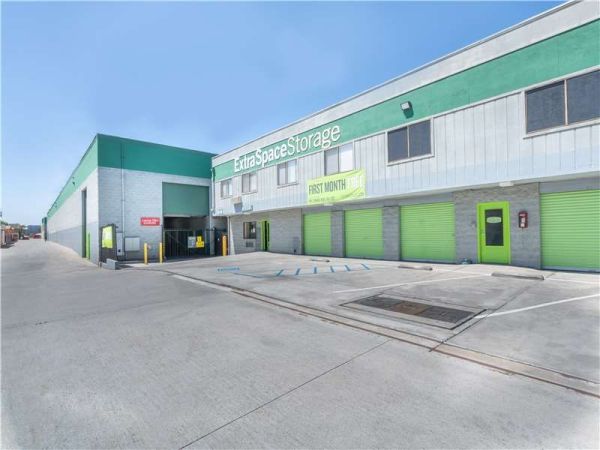 Extra Space Storage - 8321 - National City - 20th St - 525 West 20th Street