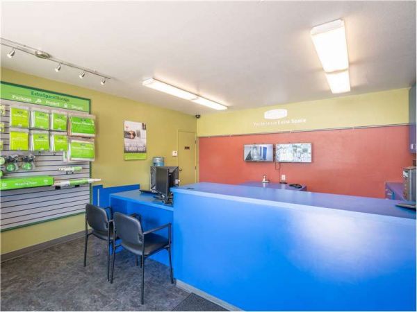 Extra Space Storage - 8321 - National City - 20th St - 525 West 20th Street