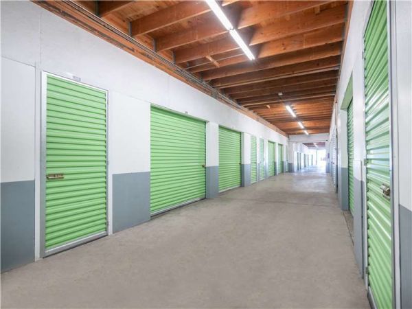 Extra Space Storage - 8321 - National City - 20th St - 525 West 20th Street