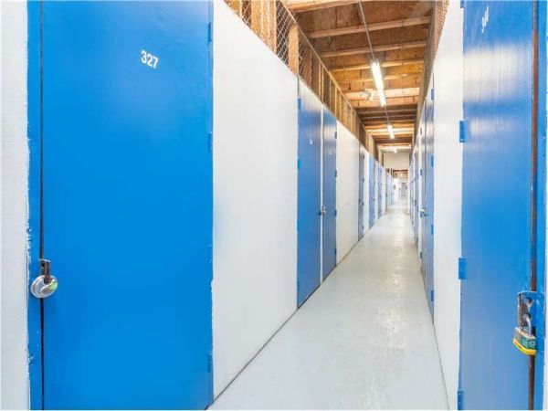 Extra Space Storage - 8321 - National City - 20th St - 525 West 20th Street