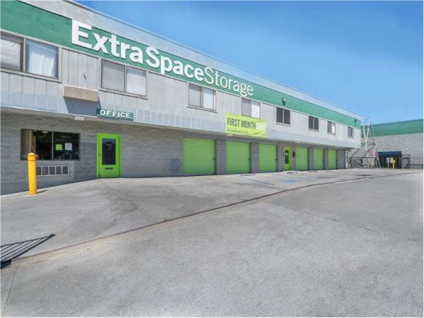 Extra Space Storage - 8321 - National City - 20th St - 525 West 20th Street