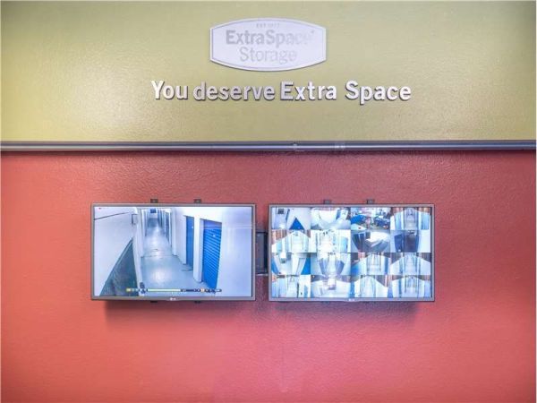 Extra Space Storage - 8321 - National City - 20th St - 525 West 20th Street