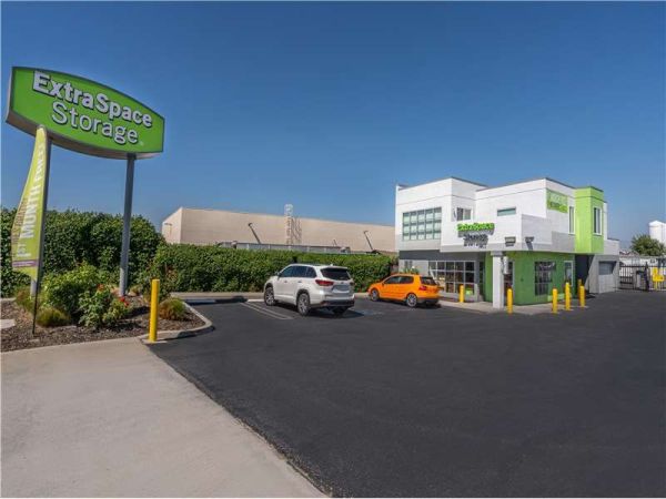 Extra Space Storage - 1529 - North Hollywood - 7400 Coldwater Canyon Ave - 7400 Coldwater Canyon Avenue