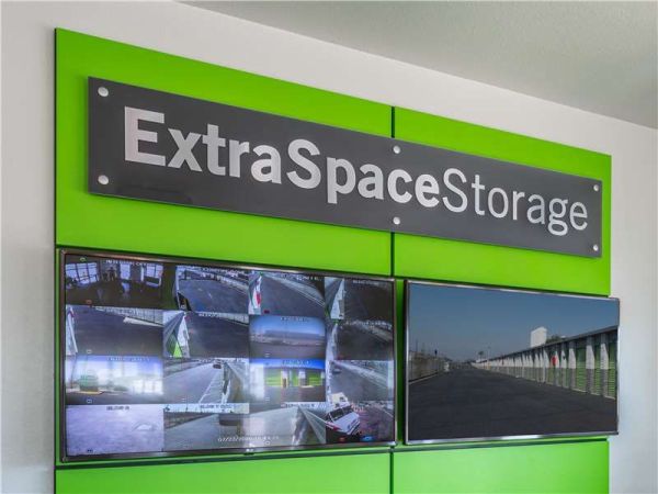 Extra Space Storage - 1529 - North Hollywood - 7400 Coldwater Canyon Ave - 7400 Coldwater Canyon Avenue