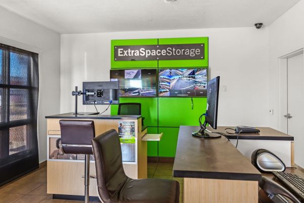 Extra Space Storage - 1539 - Van Nuys - 15101 Raymer St - 15101 Raymer Street