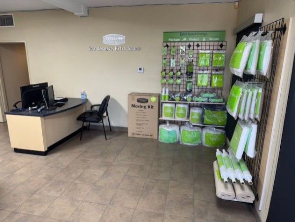 Extra Space Storage - 1540 - Ventura - 375 S Laurel St - 375 South Laurel Street
