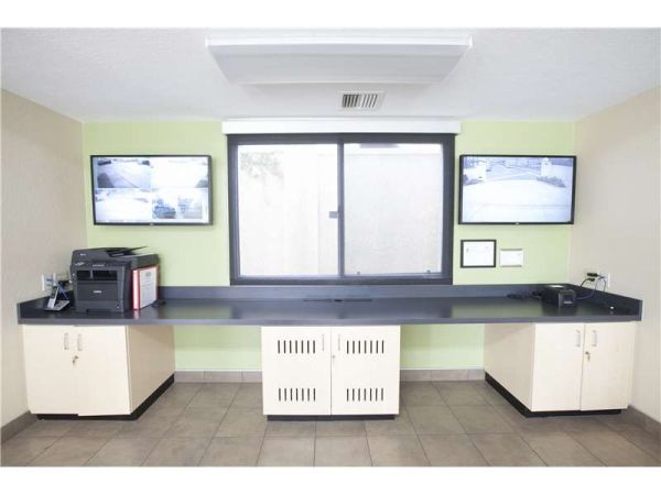 Extra Space Storage - 1540 - Ventura - 375 S Laurel St - 375 South Laurel Street