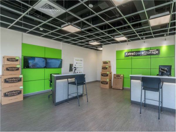 Extra Space Storage - 7007 - Fort Worth - 8th Ave - 1900 Windsor Place