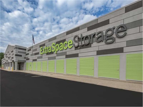 Extra Space Storage - 7014 - New Britain - Farmington Ave - 643 Farmington Avenue