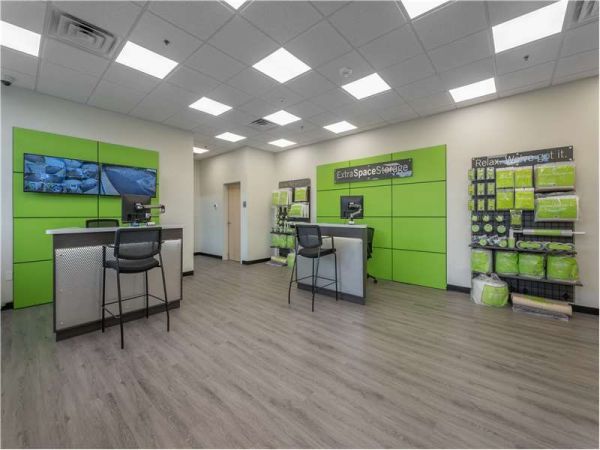 Extra Space Storage - 7014 - New Britain - Farmington Ave - 643 Farmington Avenue