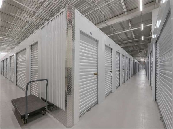 Extra Space Storage - 7014 - New Britain - Farmington Ave - 643 Farmington Avenue