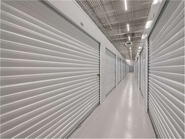 Extra Space Storage - 7014 - New Britain - Farmington Ave - 643 Farmington Avenue