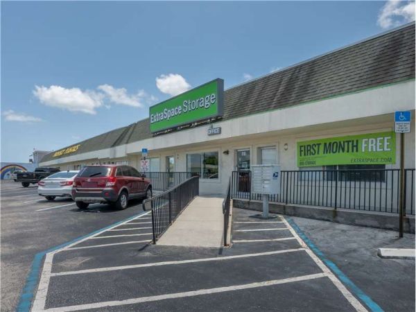 Extra Space Storage - 7199 - Oakland Park - 818 NE 44th St - 818 Northeast 44th Street