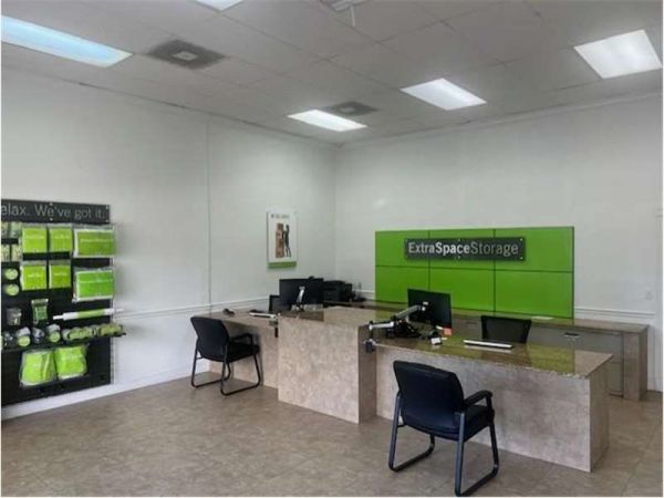Extra Space Storage - 7199 - Oakland Park - 818 NE 44th St - 818 Northeast 44th Street
