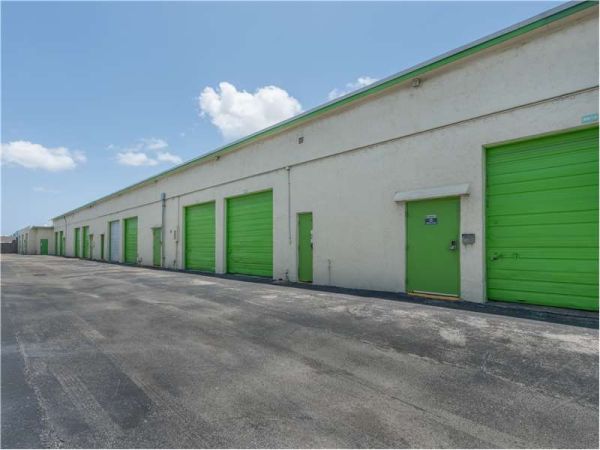 Extra Space Storage - 7199 - Oakland Park - 818 NE 44th St - 818 Northeast 44th Street