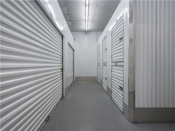 Extra Space Storage - 7199 - Oakland Park - 818 NE 44th St - 818 Northeast 44th Street
