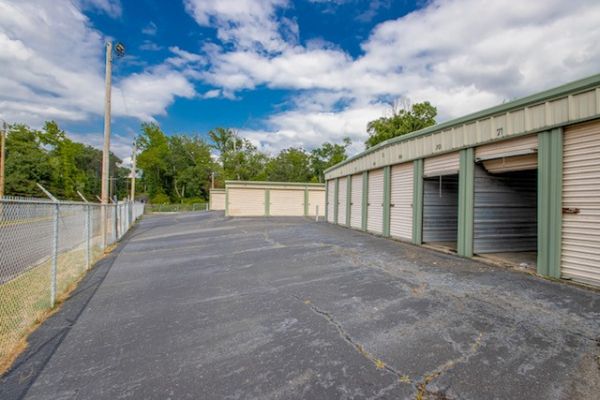 T8 Storage Solutions - Malvern - 402 Section Line Street