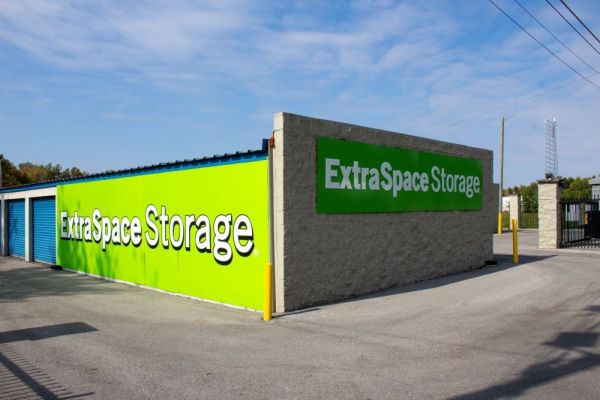 Extra Space Storage - 2112 - Sullivan - Section St - 1912 North Section Street
