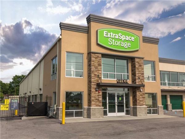 Extra Space Storage - 8639 - Greenwood - US 31 - 739 U.S. 31 South