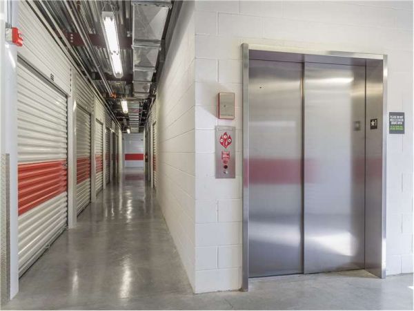 Extra Space Storage - 8826 - Carmel - 146th Street - 4420 East 146Th Street