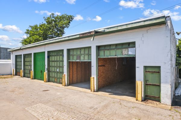 Limitless Storage - Philly - 2030 Cemetery Avenue