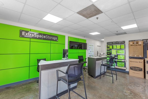 Extra Space Storage - 0680 - Memphis - Covington Way - 4961 Covington Way