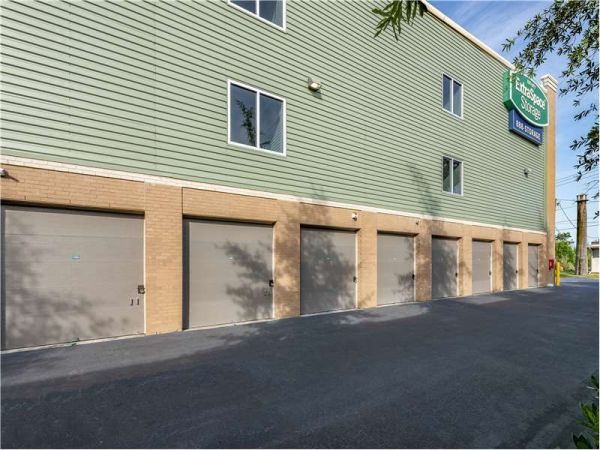 Extra Space Storage - 8155 - Charleston - Heriot St - 2118 Heriot Street