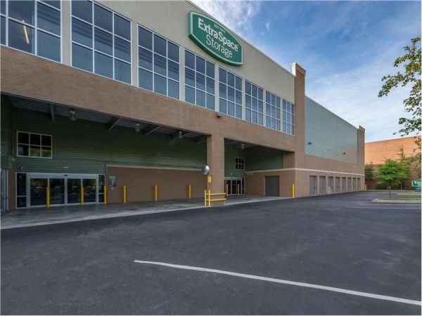 Extra Space Storage - 8155 - Charleston - Heriot St - 2118 Heriot Street