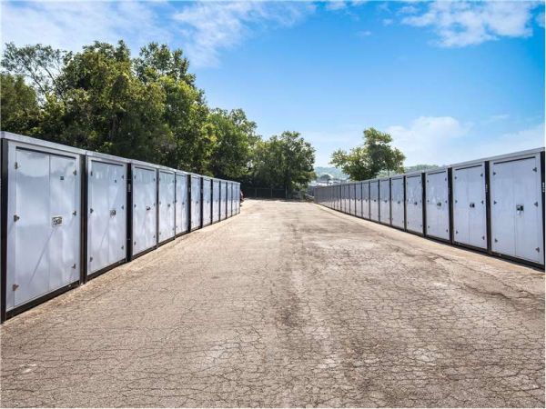 Extra Space Storage - 8287 - Kansas City - Holmes Rd - 9435 Holmes Road