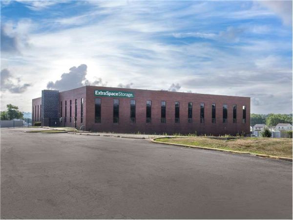 Extra Space Storage - 8287 - Kansas City - Holmes Rd - 9435 Holmes Road