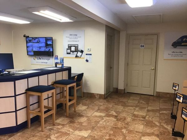Extra Space Storage - 3065 - Summerville - Old Trolley Road - 422 Old Trolley Road