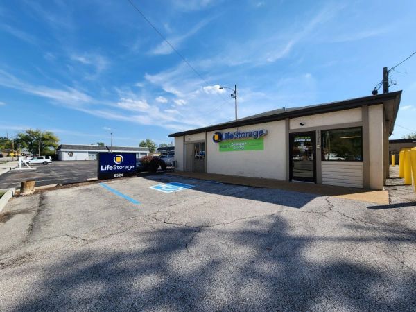 Extra Space Storage - 3364 - Brentwood - Manchester Road - 8524 Manchester Road