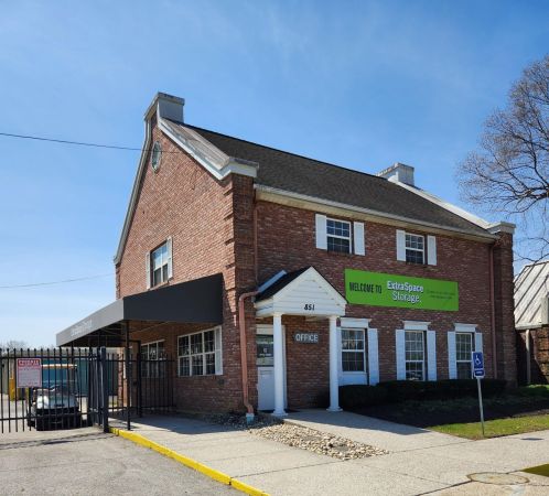 Extra Space Storage - 3575 - Columbus - Henderson Rd - 851 West Henderson Road
