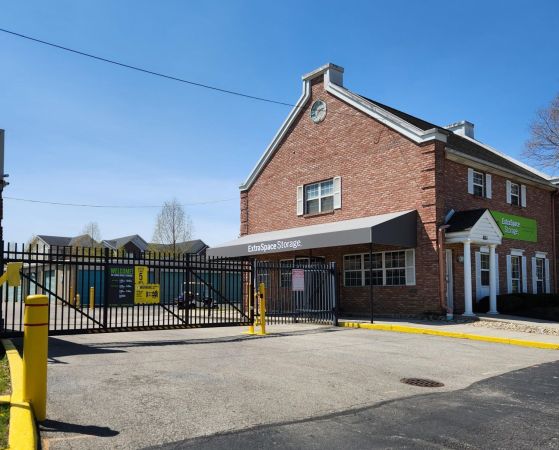 Extra Space Storage - 3575 - Columbus - Henderson Rd - 851 West Henderson Road